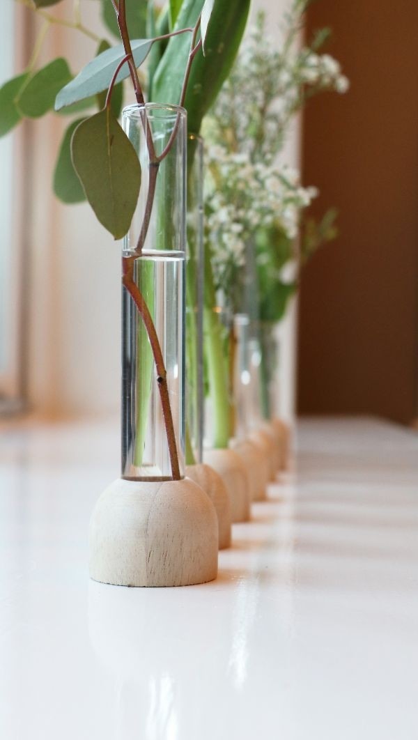 Base di legno con provetta Ø2cm e alta 10cm (1 pz) [IFS-29216]