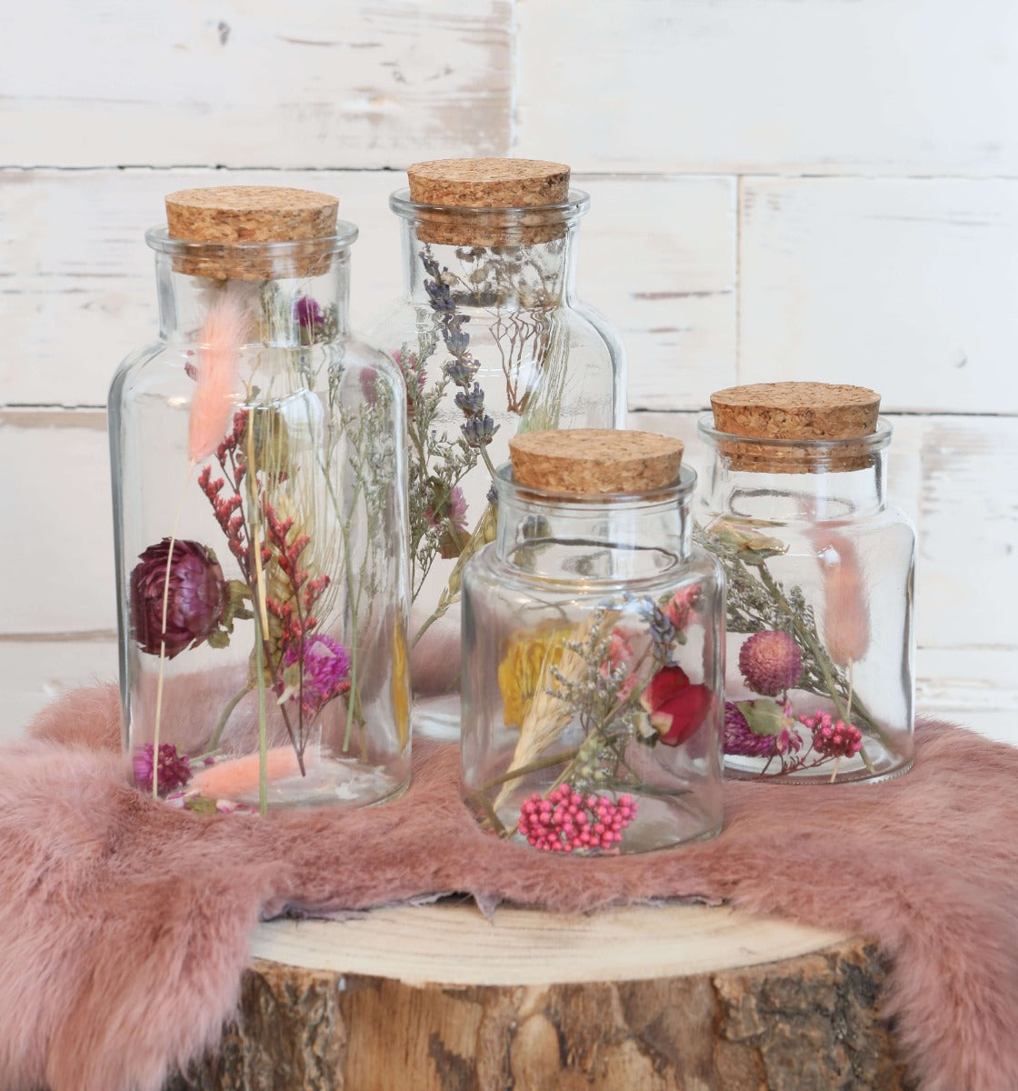 Glass medicine bottle with 2 different dried flowers Ø7cm (12 pcs.) [IFS-29394]