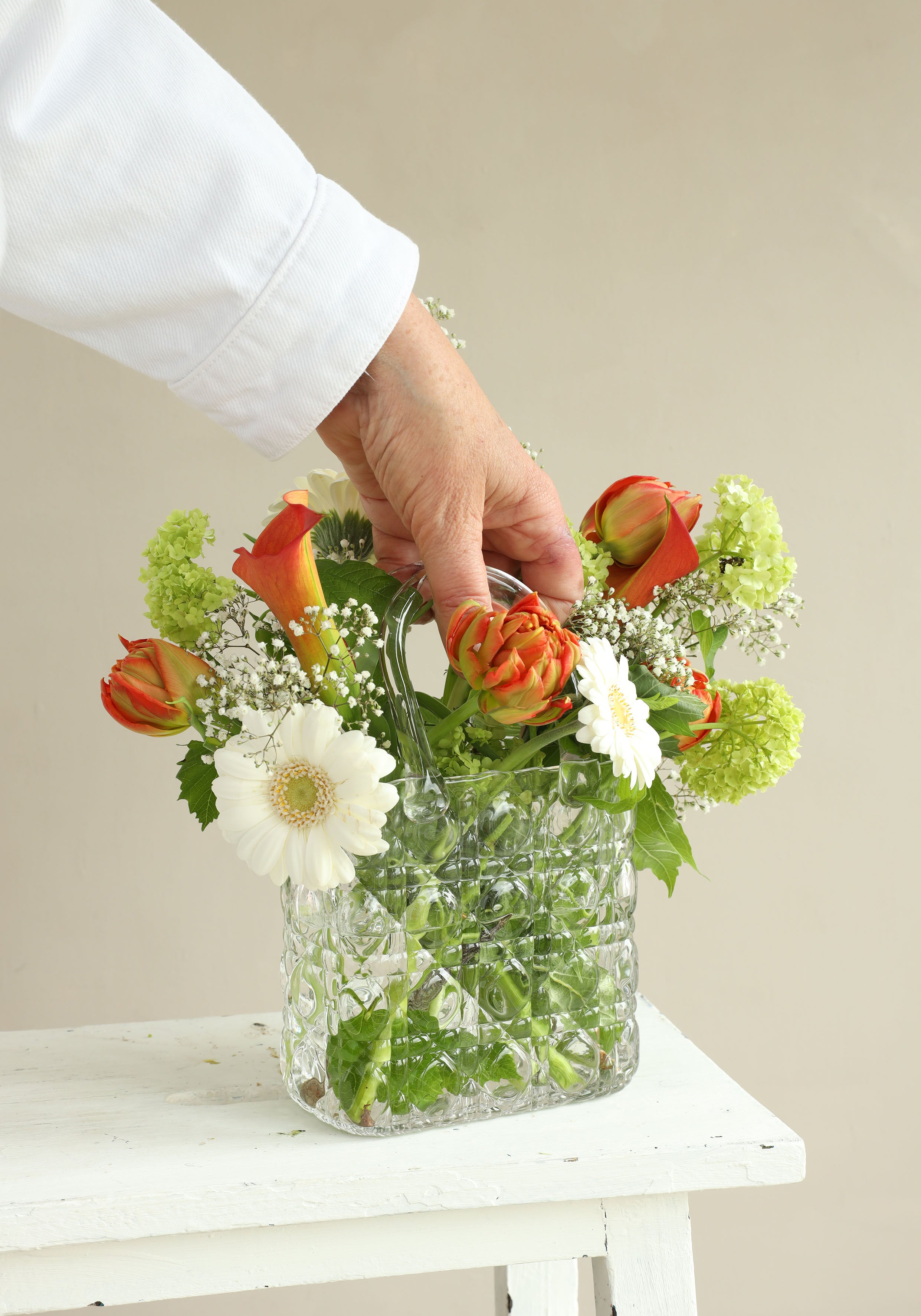 Vaso a forma di borsa Elysee manico in vetro L.14 x P.9,5 x H.22 cm trasparente (1 pz) [IFS-37230]