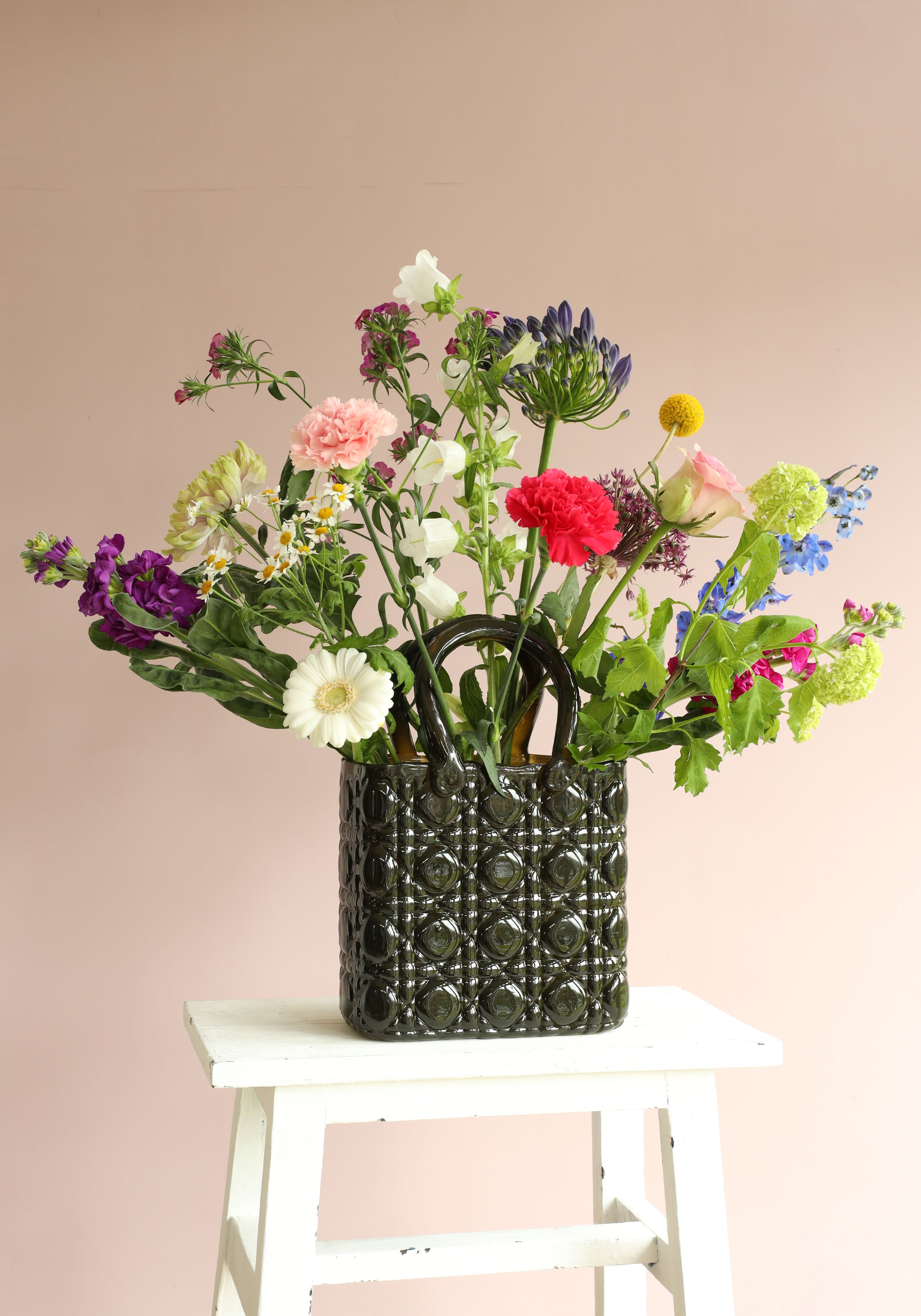 Vaso a forma di borsa Elysee manico in vetro L.14 x P.9,5 x H.22 cm verde scuro (1 pz) [IFS-37235]