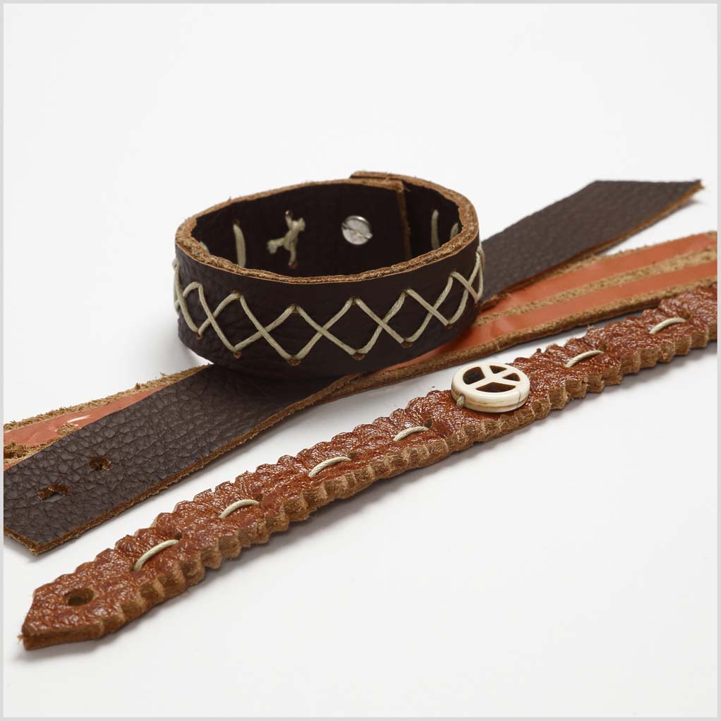 Cuoio vero, spess. 1,0-1,2 mm, colori può variare,il contenuto può variare , colori asst., 2 kg/ 1 conf. [HOB-44915]