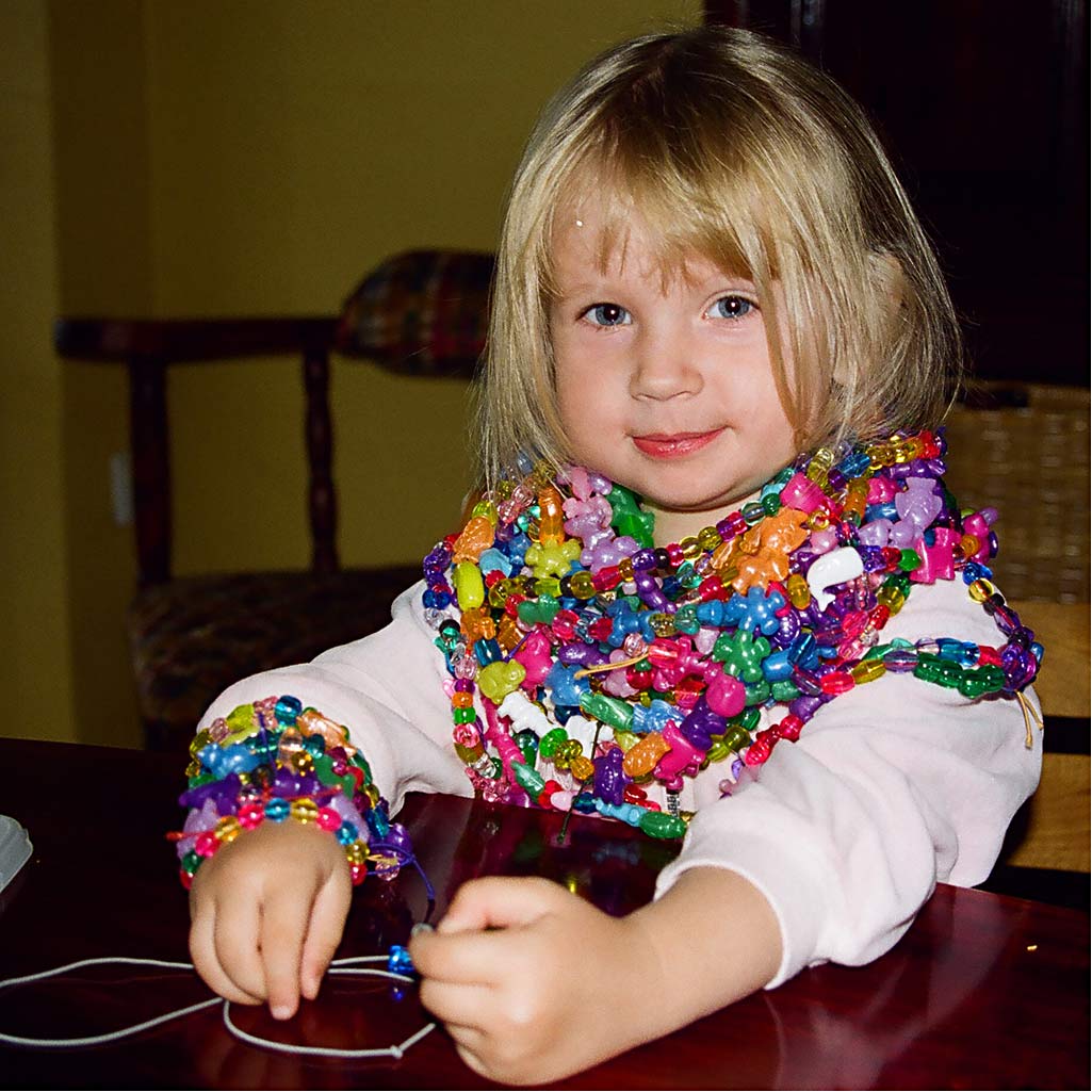 Secchiello di perline in plastica, misura 6-20 mm, misura buco 1,5-6 mm, ca. 8100 pz, 3000 g, 5700 ml/ 1 secch. [HOB-61805]