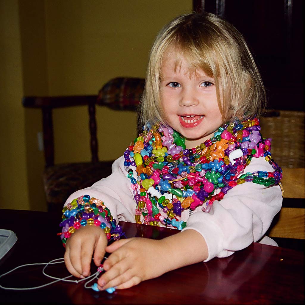 Secchiello di perline in plastica, misura 6-20 mm, misura buco 1,5-6 mm, ca. 8100 pz, 3000 g, 5700 ml/ 1 secch. [HOB-61805]