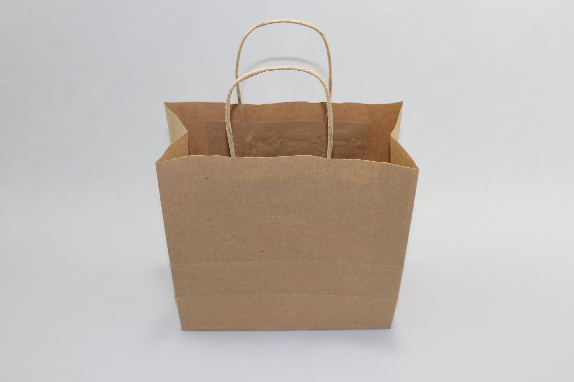 Shopper di carta marrone 18x8x22cm Kraft 90 grammi con manici cordino (50 pezzi) [PAMB1822]