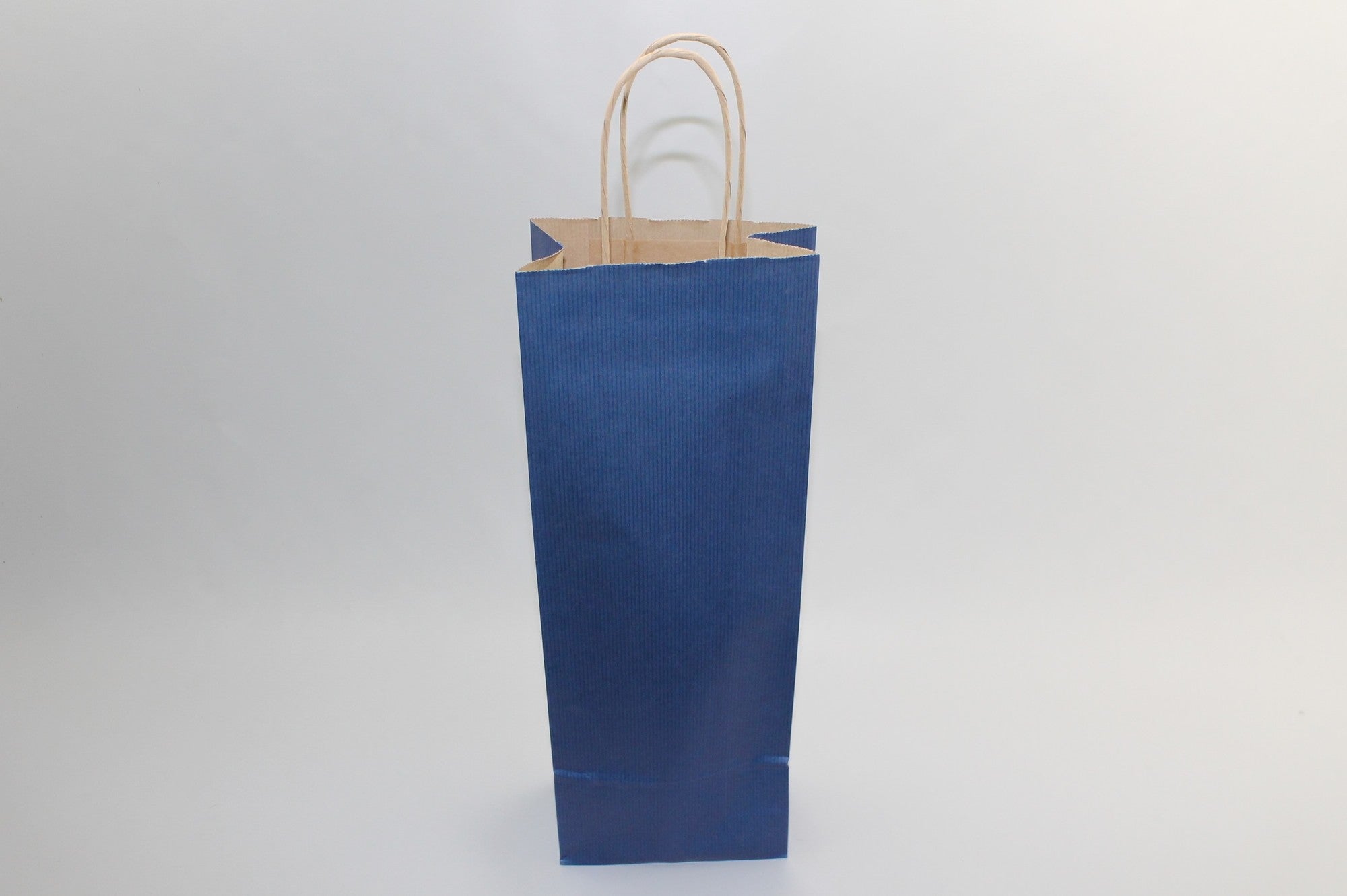 Shopper per  bottiglie colore blu scuro 14x8x39cm Kraft 110 g/m² (50 pezzi) [PAWF1439DKBL]